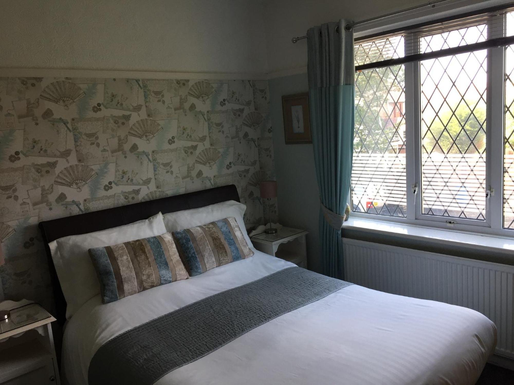 Esjays At Knowles House Bed and Breakfast Lytham St Annes Exteriör bild